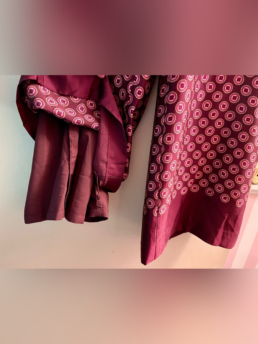 Ann Taylor The Wide-Leg Pant in Satin Geo Print - Poised Plum
SIZE 8 *NWT* - Picture 9 of 16